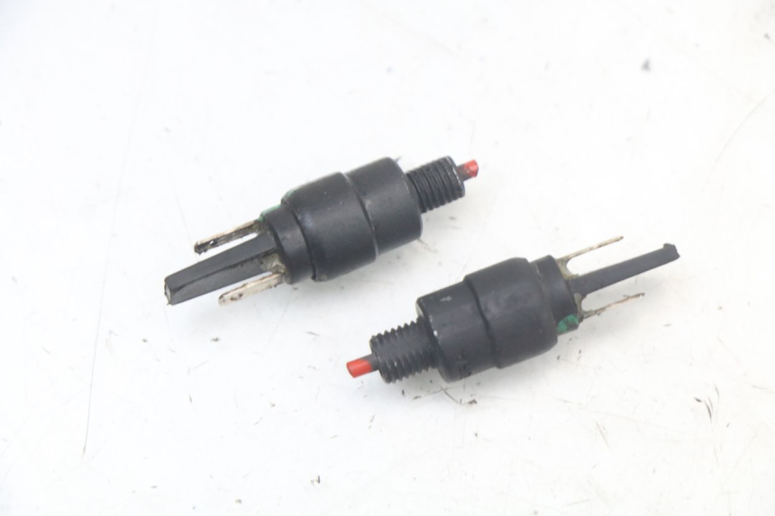 photo de INTERRUPTOR DE LUZ DE FREIO PIAGGIO LIBERTY IGET 4T 50 (2021 - 2025) - Detalhe da peça