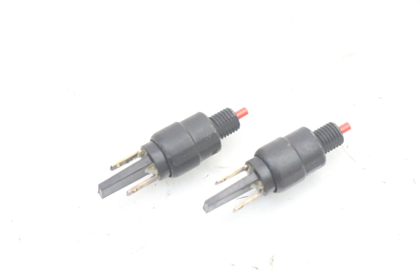 photo de INTERRUPTOR DE LUZ DE FREIO PIAGGIO NRG POWER PUREJET 50 (2018 - 2021) - Detalhe da peça