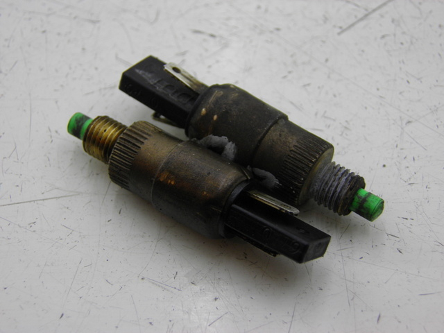 photo de INTERRUPTOR DE LUZ DE FREIO PIAGGIO SUPER LX 125 (2000 - 2003) - Vista principal