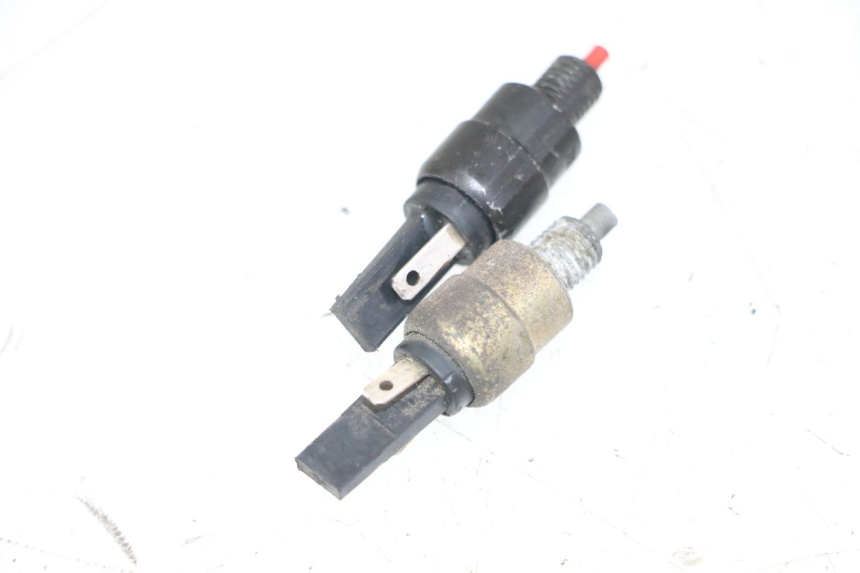 photo de INTERRUPTOR DE LUZ DE FREIO APRILIA RALLY AC 50 (1995 - 2004) - Detalhe da peça