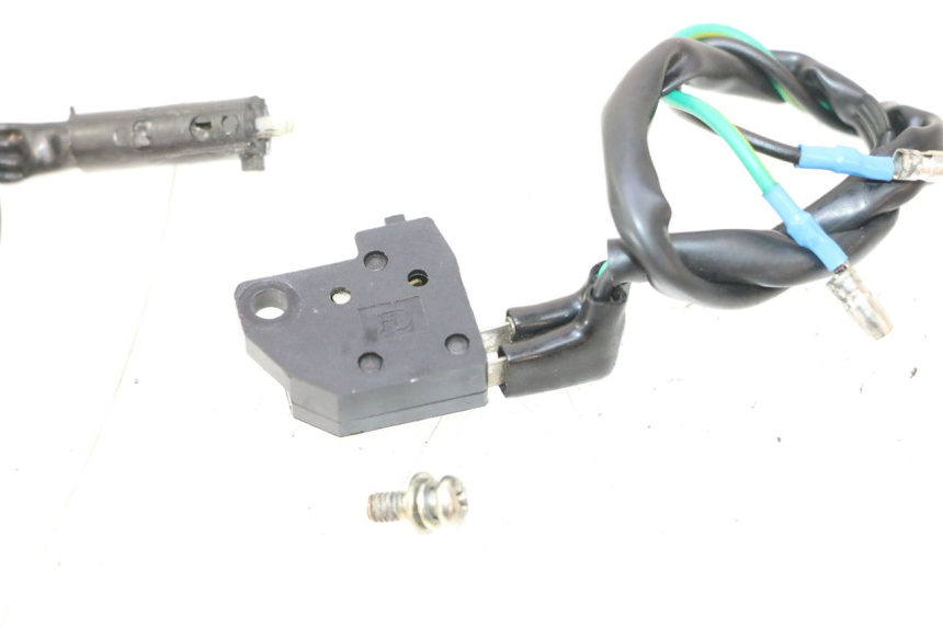 photo de INTERRUPTOR DE LUZ DE FREIO TNT MOTOR ROMA 12' 2T 50 (2007 - 2018) - Outro ângulo de visão