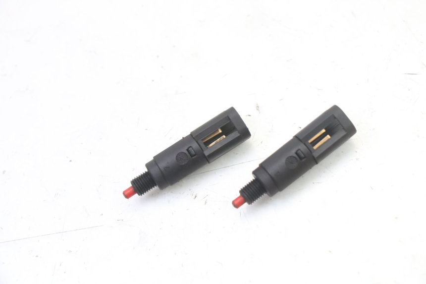 photo de INTERRUPTOR DE LUZ DE FREIO GILERA RUNNER SL 50 (2006 - 2009) - Vista principal