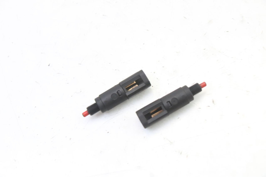 photo de INTERRUPTOR DE LUZ DE FREIO GILERA RUNNER SL 50 (2006 - 2009) - Detalhe da peça