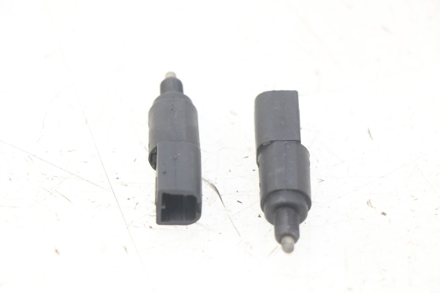 photo de INTERRUPTOR DE LUZ DE FREIO GILERA RUNNER SP 50 (2009 - 2017) - Detalhe da peça