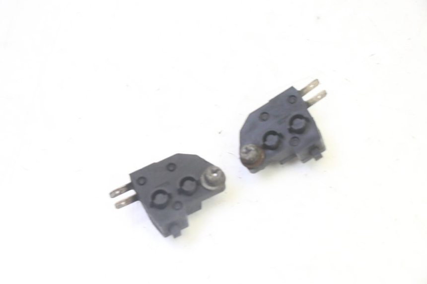 photo de INTERRUPTOR DE LUZ DE FREIO PEUGEOT SATELIS 125 (2013 - 2018) - Detalhe da peça