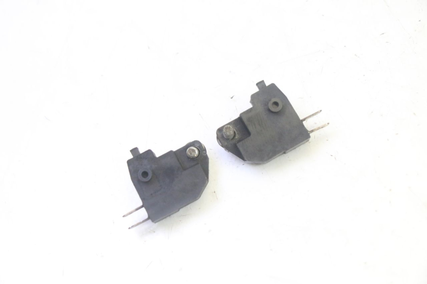 photo de INTERRUPTOR DE LUZ DE FREIO PEUGEOT SATELIS 125 (2013 - 2018) - Zoom do estado de desgaste
