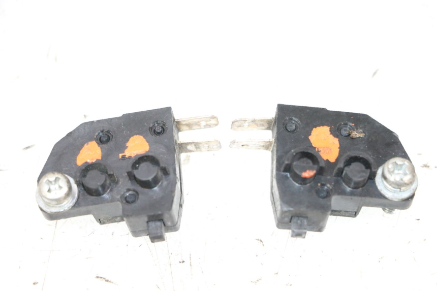 photo de INTERRUPTOR DE LUZ DE FREIO PEUGEOT SATELIS 125 (2013 - 2018) - Vista principal