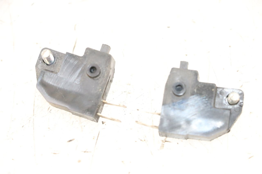photo de INTERRUPTOR DE LUZ DE FREIO PEUGEOT SATELIS 125 (2013 - 2018) - Detalhe da peça