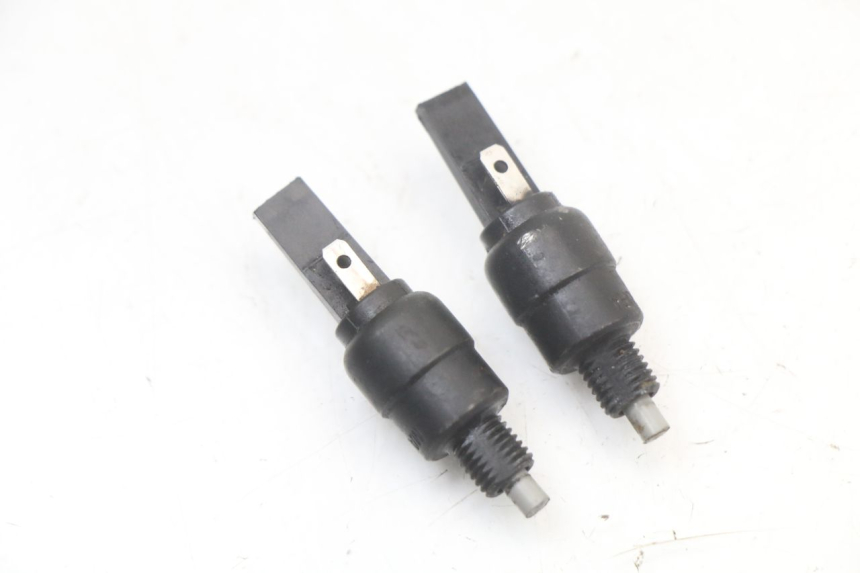 photo de INTERRUPTOR DE LUZ DE FREIO APRILIA SCARABEO GT 125 (1999 - 2007) - Detalhe da peça