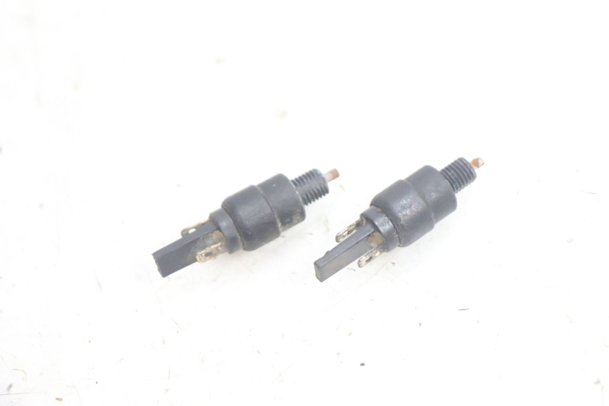 photo de INTERRUPTOR DE LUZ DE FREIO APRILIA SCARABEO GT 125 (1999 - 2007) - Detalhe da peça
