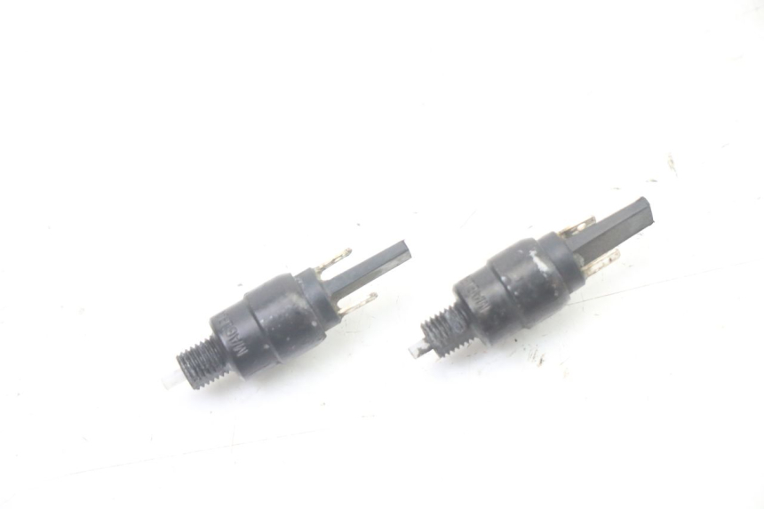 photo de INTERRUPTOR DE LUZ DE FREIO APRILIA SCARABEO GT TOURING 125 (1999 - 2005) - Vista principal