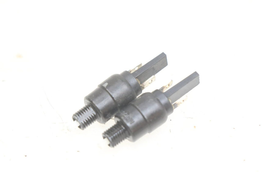photo de INTERRUPTOR DE LUZ DE FREIO APRILIA SCARABEO LIGHT 125 (2007 - 2011) - Vista principal