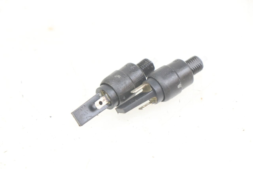 photo de INTERRUPTOR DE LUZ DE FREIO APRILIA SCARABEO LIGHT 125 (2007 - 2011) - Detalhe da peça