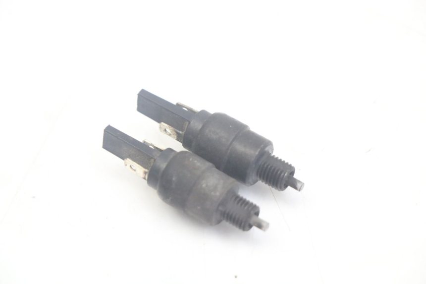 photo de INTERRUPTOR DE LUZ DE FREIO APRILIA SCARABEO 100 (2003 - 2012) - Detalhe da peça