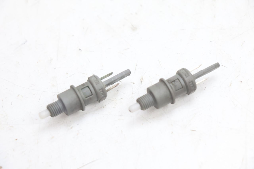 photo de INTERRUPTOR DE LUZ DE FREIO PEUGEOT SPEEDFIGHT 2 AC 50 (2000 - 2009) - Vista principal