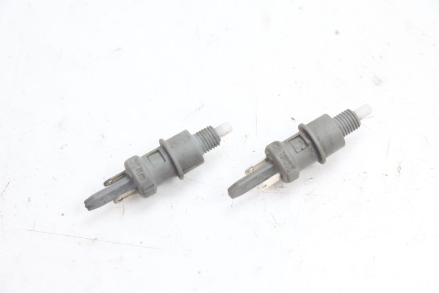 photo de INTERRUPTOR DE LUZ DE FREIO PEUGEOT SPEEDFIGHT 2 AC 50 (2000 - 2009) - Detalhe da peça