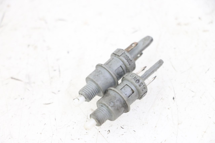 photo de INTERRUPTOR DE LUZ DE FREIO PEUGEOT SPEEDFIGHT 2 LC 50 (2000 - 2009) - Vista principal