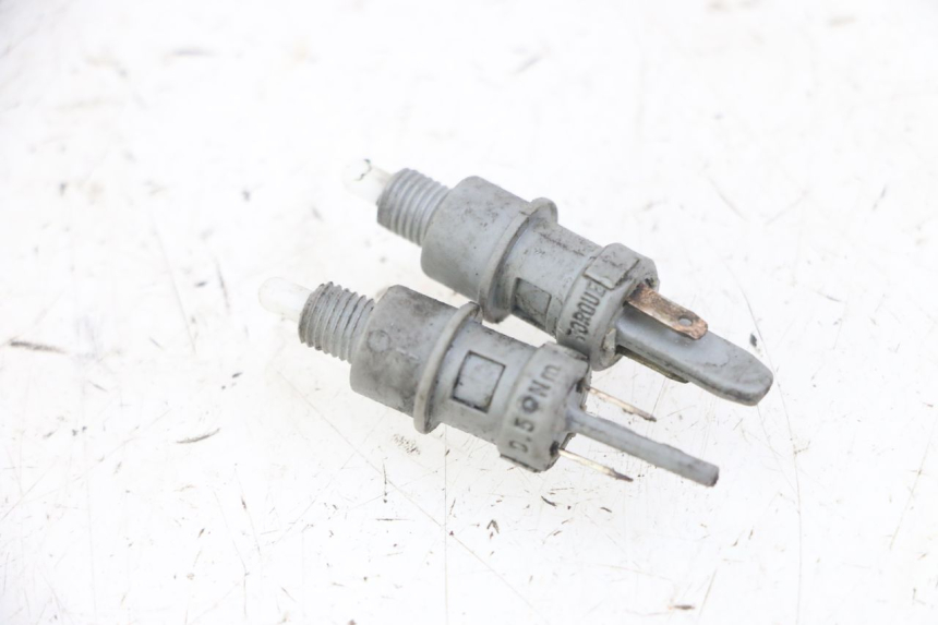 photo de INTERRUPTOR DE LUZ DE FREIO PEUGEOT SPEEDFIGHT 2 LC 50 (2000 - 2009) - Detalhe da peça