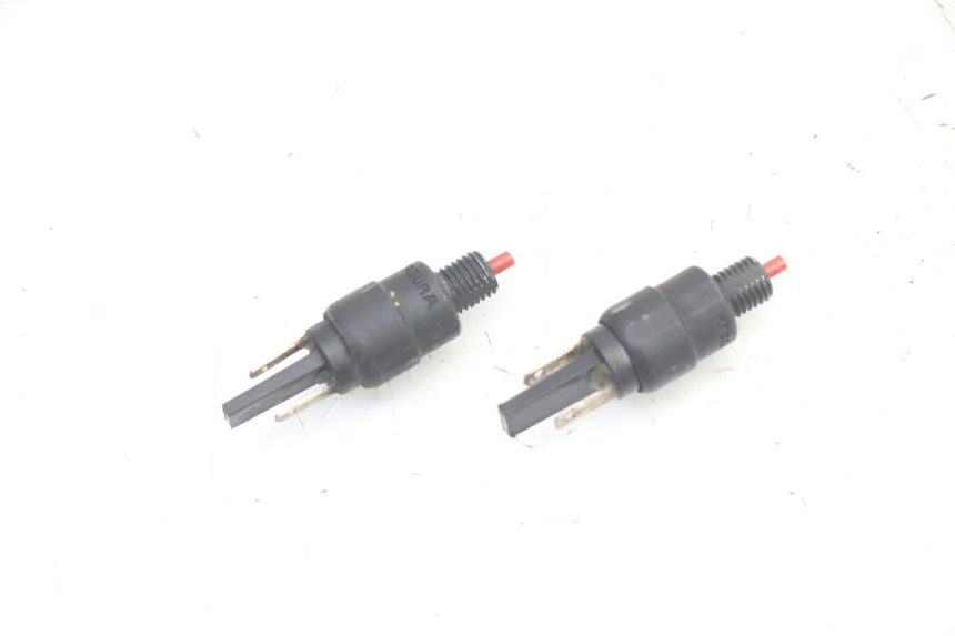 photo de INTERRUPTOR DE LUZ DE FREIO APRILIA SR 2T 50 (2018 - 2022) - Detalhe da peça
