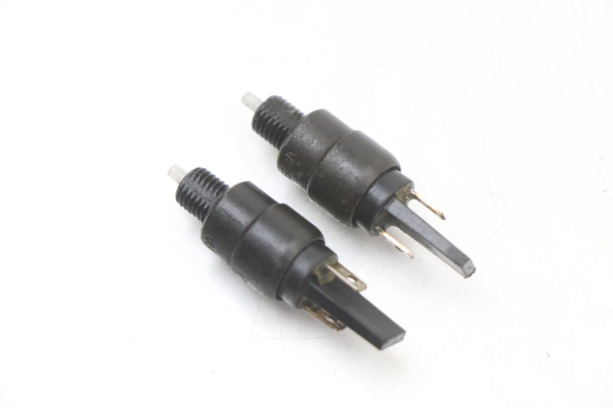 photo de INTERRUPTOR DE LUZ DE FREIO APRILIA SR CARB LC 2T 50 (2004 - 2012) - Detalhe da peça