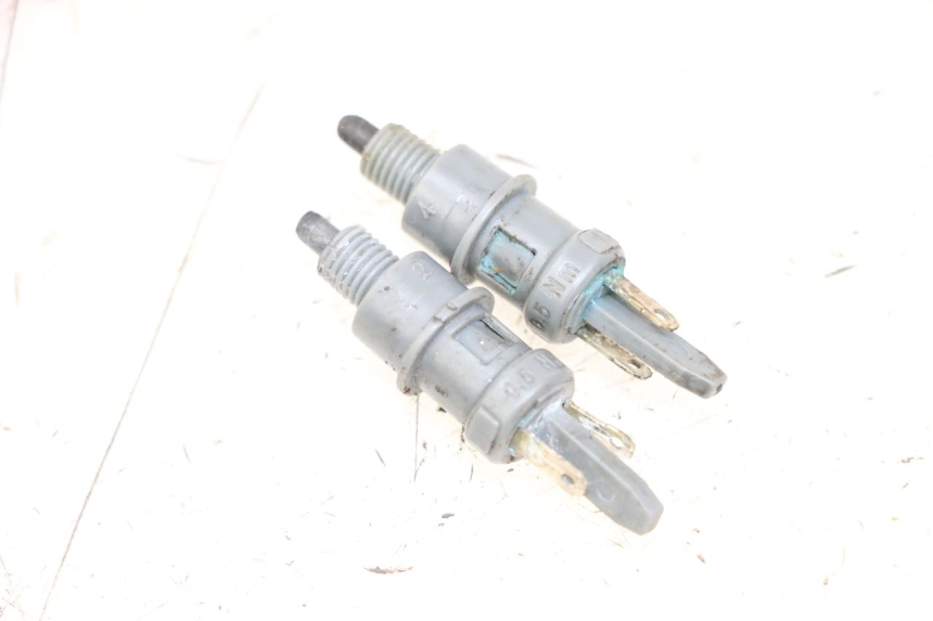 photo de INTERRUPTOR DE LUZ DE FREIO APRILIA SR MOTARD 50 (2012 - 2018) - Detalhe da peça