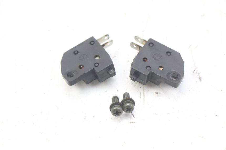 photo de INTERRUPTOR DE LUZ DE FREIO RAZZO STEED 125 (2012 - 2018) - Vista principal