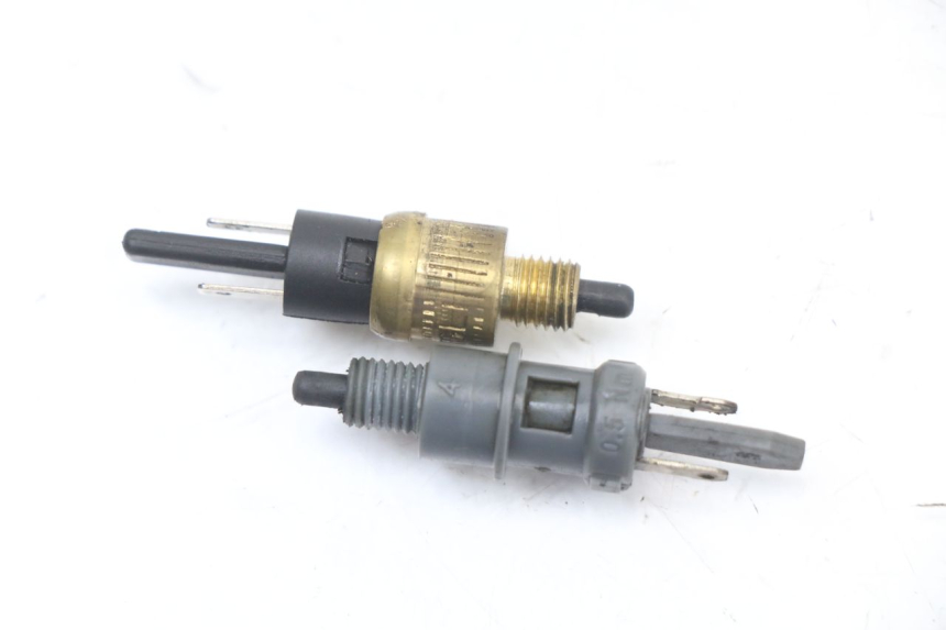 photo de INTERRUPTOR DE LUZ DE FREIO PEUGEOT STREETZONE I 2T 50 (2018 - 2020) - Vista principal