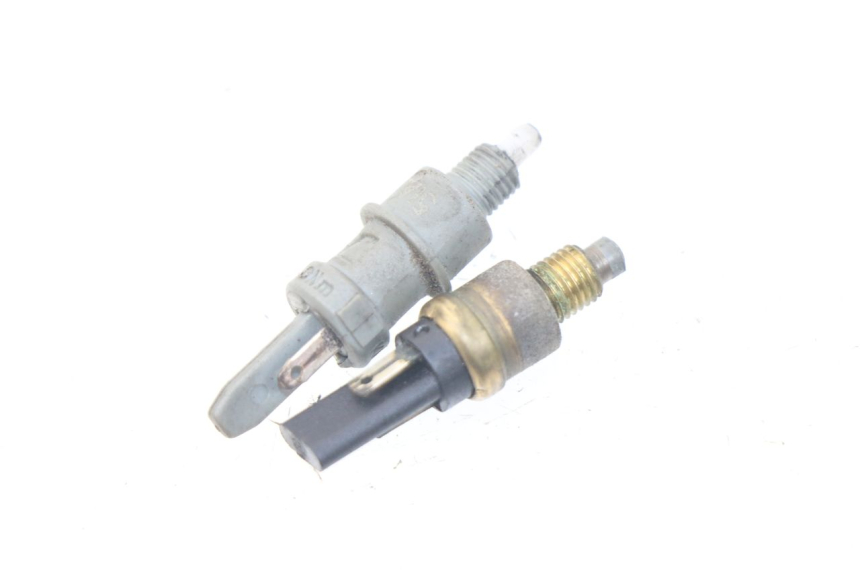 photo de INTERRUPTOR DE LUZ DE FREIO PEUGEOT SV 80 (1993 - 1997) - Vista principal