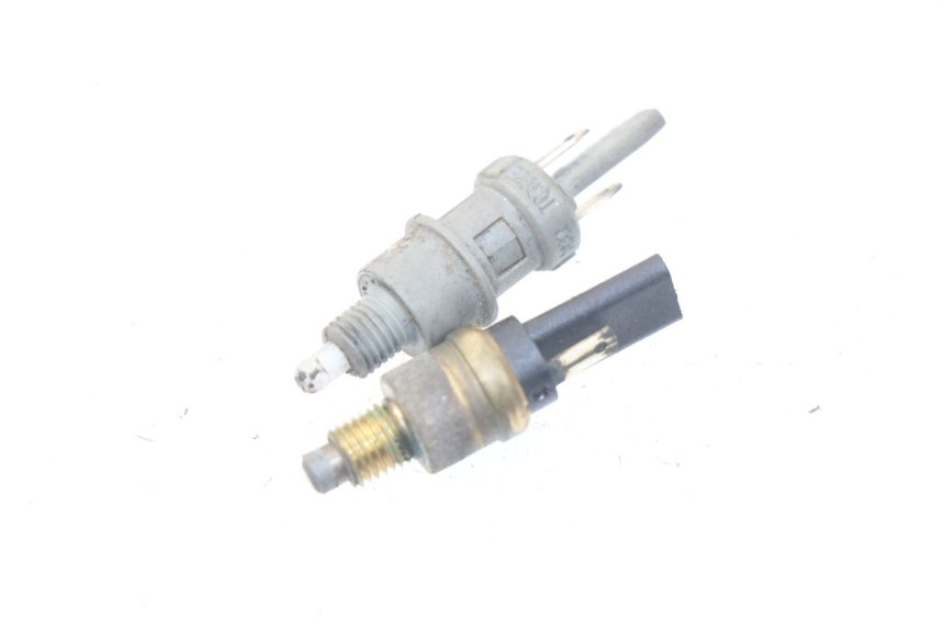 photo de INTERRUPTOR DE LUZ DE FREIO PEUGEOT SV 80 (1993 - 1997) - Detalhe da peça