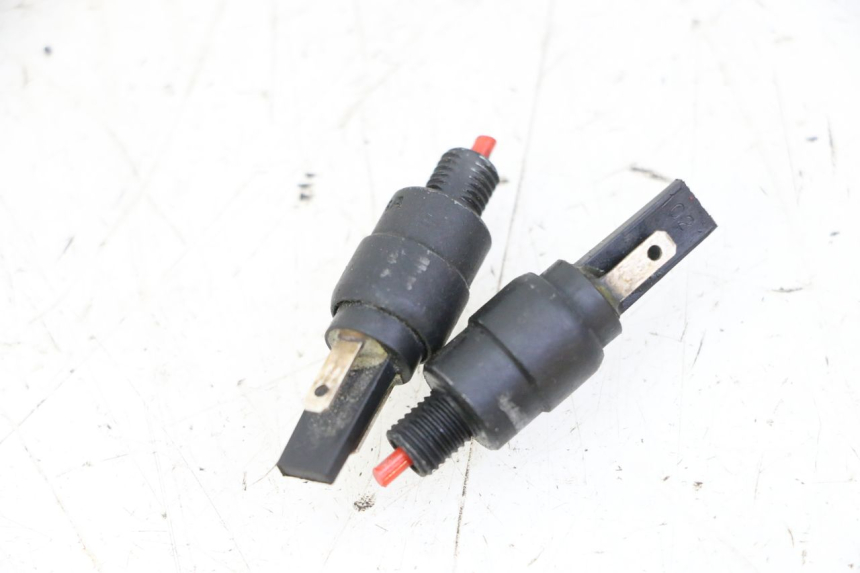 photo de INTERRUPTOR DE LUZ DE FREIO APRILIA SXR 50 (2021 - 2023) - Detalhe da peça