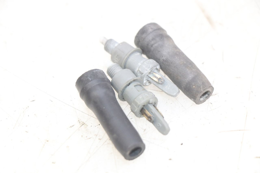 photo de INTERRUPTOR DE LUZ DE FREIO PEUGEOT TREKKER 50 (1998 - 2004) - Detalhe da peça