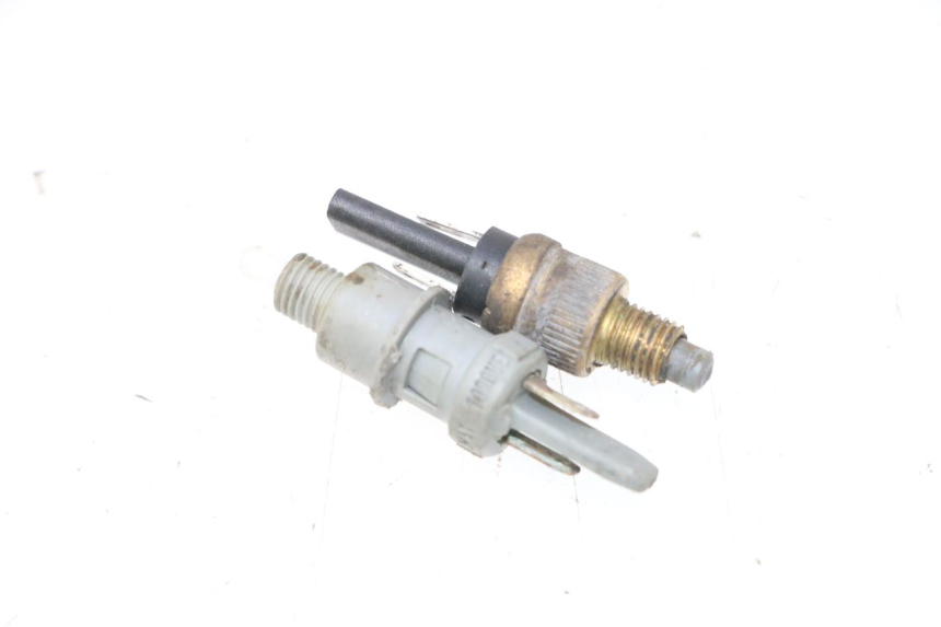 photo de INTERRUPTOR DE LUZ DE FREIO PEUGEOT TREKKER 50 (1995 - 2004) - Vista principal