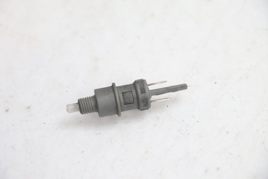 photo de INTERRUPTOR DE LUZ DE FREIO PEUGEOT TREKKER 50 (1995 - 2004) - Vista principal