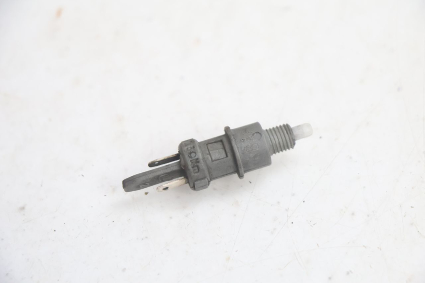 photo de INTERRUPTOR DE LUZ DE FREIO PEUGEOT TREKKER 50 (1995 - 2004) - Detalhe da peça