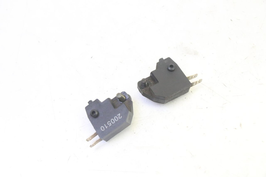 photo de INTERRUPTOR DE LUZ DE FREIO PEUGEOT TWEET PRO CARGO 50 (2018 - 2022) - Zoom do estado de desgaste