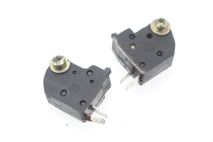 photo de INTERRUPTOR DE LUZ DE FREIO REVATTO URBA GT 125 (2007 - 2017) - Vista principal