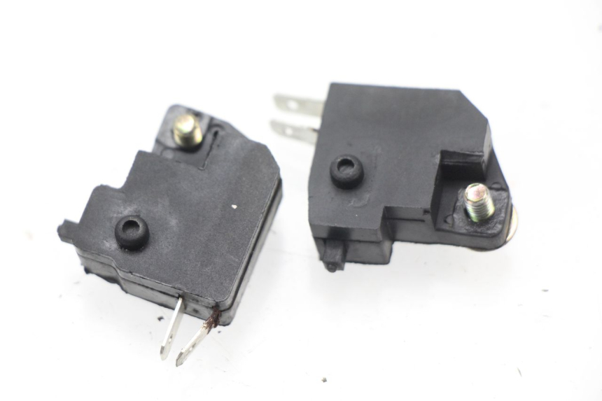 photo de INTERRUPTOR DE LUZ DE FREIO REVATTO URBA GT 125 (2007 - 2017) - Detalhe da peça