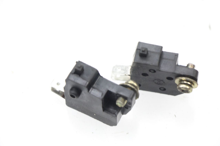 photo de INTERRUPTOR DE LUZ DE FREIO REVATTO URBA GT 125 (2007 - 2017) - Zoom do estado de desgaste