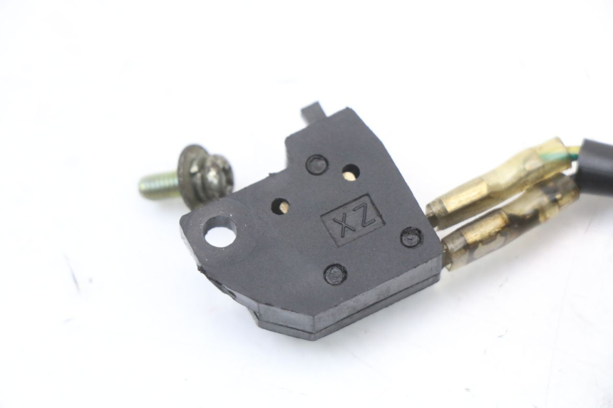 photo de INTERRUPTOR DE LUZ DE FREIO PEUGEOT V-CLIC VCLIC 50 (2007 - 2013) - Outro ângulo de visão