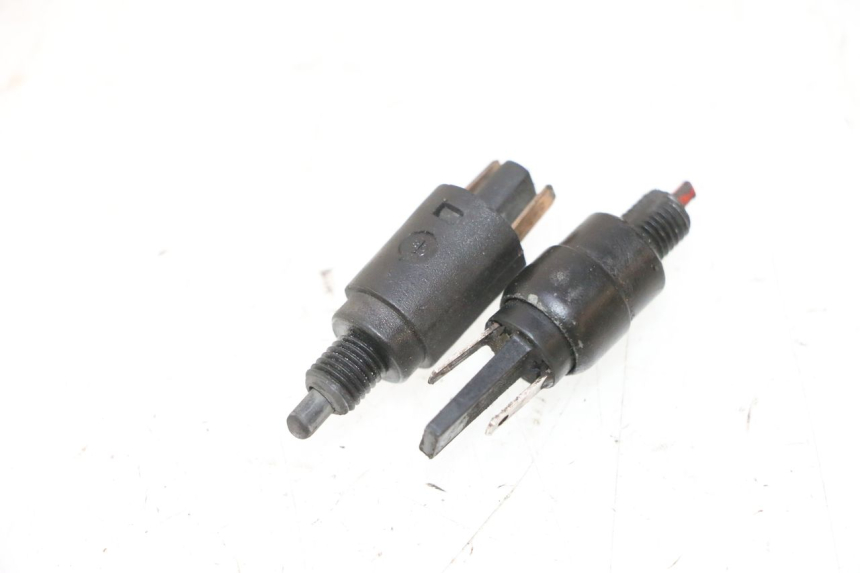 photo de INTERRUPTOR DE LUZ DE FREIO PIAGGIO VESPA LX 2T 50 (2005 - 2013) - Vista principal