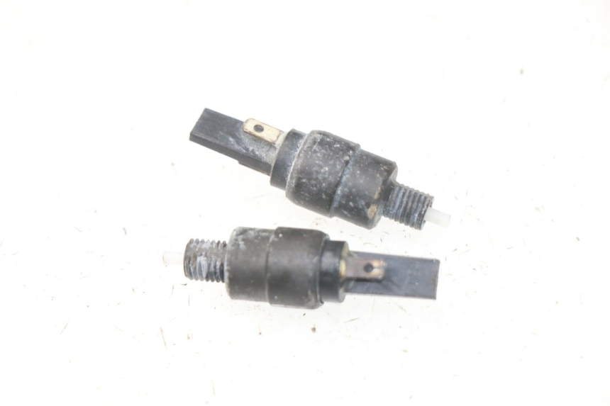photo de INTERRUPTOR DE LUZ DE FREIO PIAGGIO VESPA LX IE 125 (2010 - 2012) - Detalhe da peça