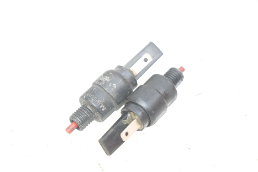 photo de INTERRUPTOR DE LUZ DE FREIO PIAGGIO VESPA PRIMAVERA 2T 50 (2013 - 2018) - Vista principal