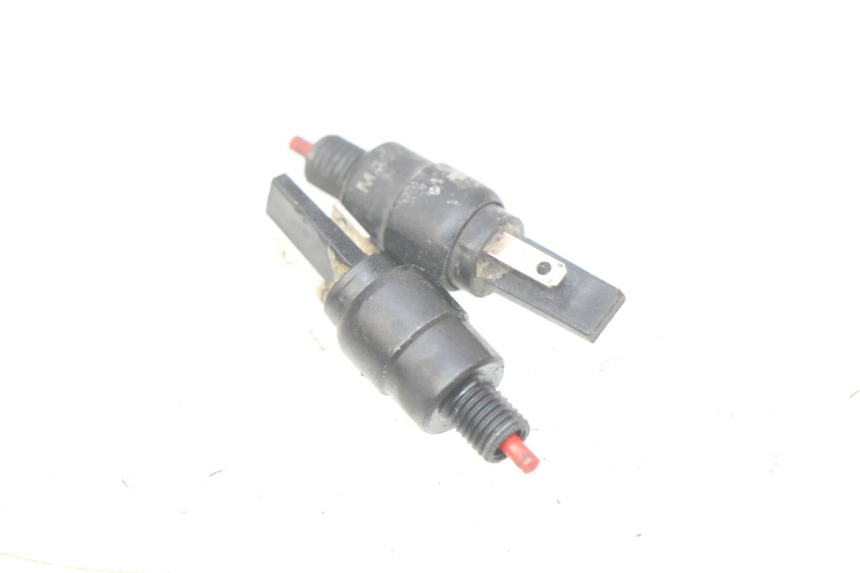 photo de INTERRUPTOR DE LUZ DE FREIO PIAGGIO VESPA PRIMAVERA 2T 50 (2013 - 2018) - Detalhe da peça