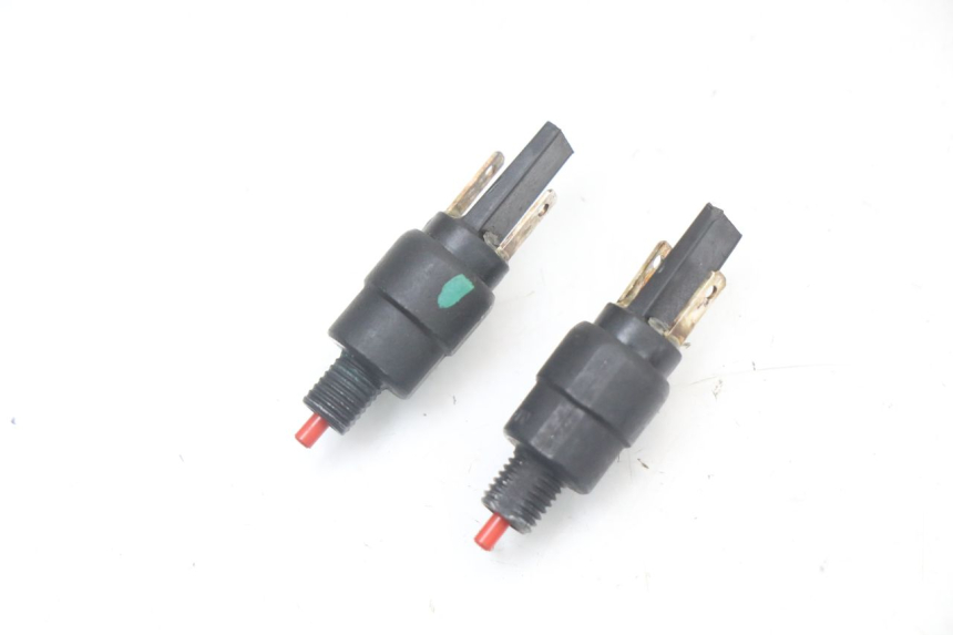 photo de INTERRUPTOR DE LUZ DE FREIO PIAGGIO VESPA PRIMAVERA 4T 50 (2021 - 2024) - Vista principal