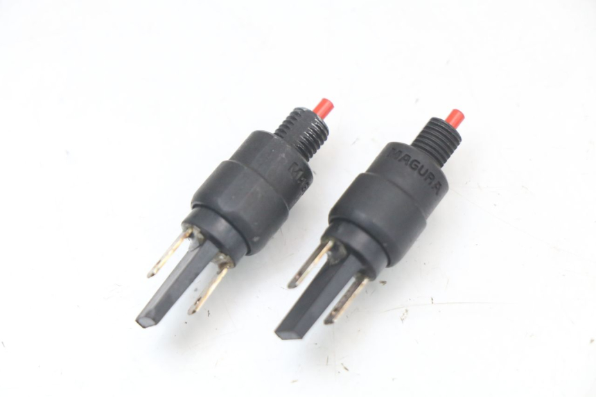 photo de INTERRUPTOR DE LUZ DE FREIO PIAGGIO VESPA PRIMAVERA 4T 50 (2021 - 2024) - Detalhe da peça