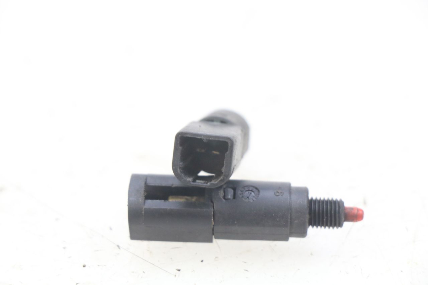 photo de INTERRUPTOR DE LUZ DE FREIO PIAGGIO VESPA S 2T 50 (2007 - 2014) - Detalhe da peça
