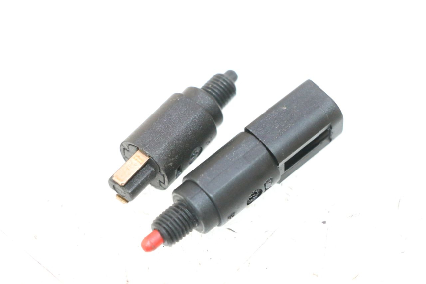 photo de INTERRUPTOR DE LUZ DE FREIO PIAGGIO VESPA S 2T 50 (2007 - 2014) - Vista principal