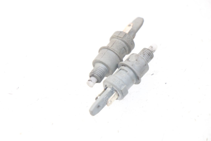 photo de INTERRUPTOR DE LUZ DE FREIO PEUGEOT VIVACITY 50 (2004 - 2009) - Detalhe da peça