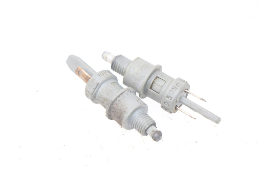 photo de INTERRUPTOR DE LUZ DE FREIO PEUGEOT VIVACITY 50 (1998 - 2003) - Vista principal