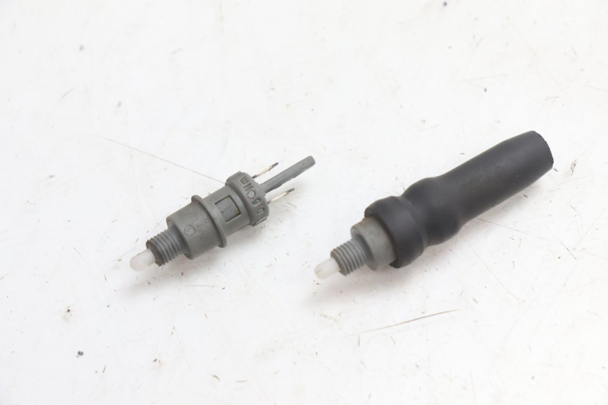photo de INTERRUPTOR DE LUZ DE FREIO PEUGEOT VIVACITY 50 (1998 - 2003) - Vista principal